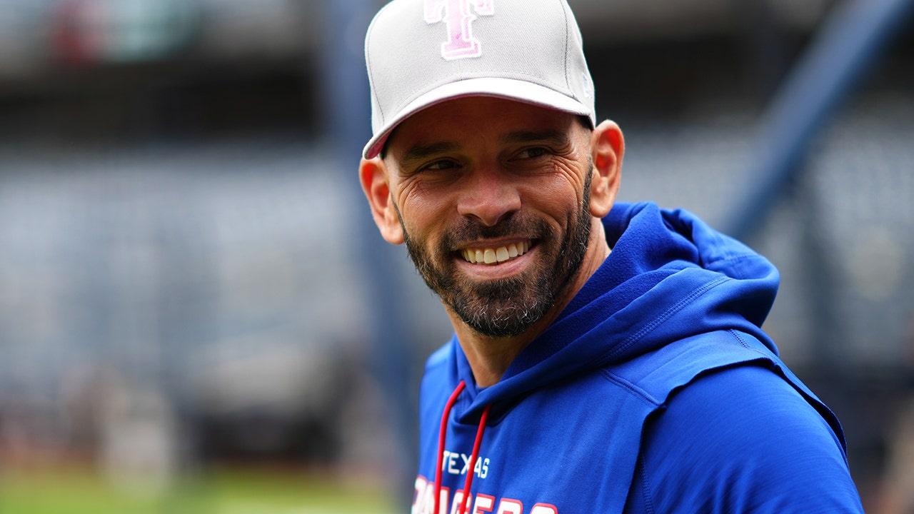 Rangers' Chris Woodward takes shot at Yankees' 'Little League ballpark'  after Gleyber Torres walk-off homer