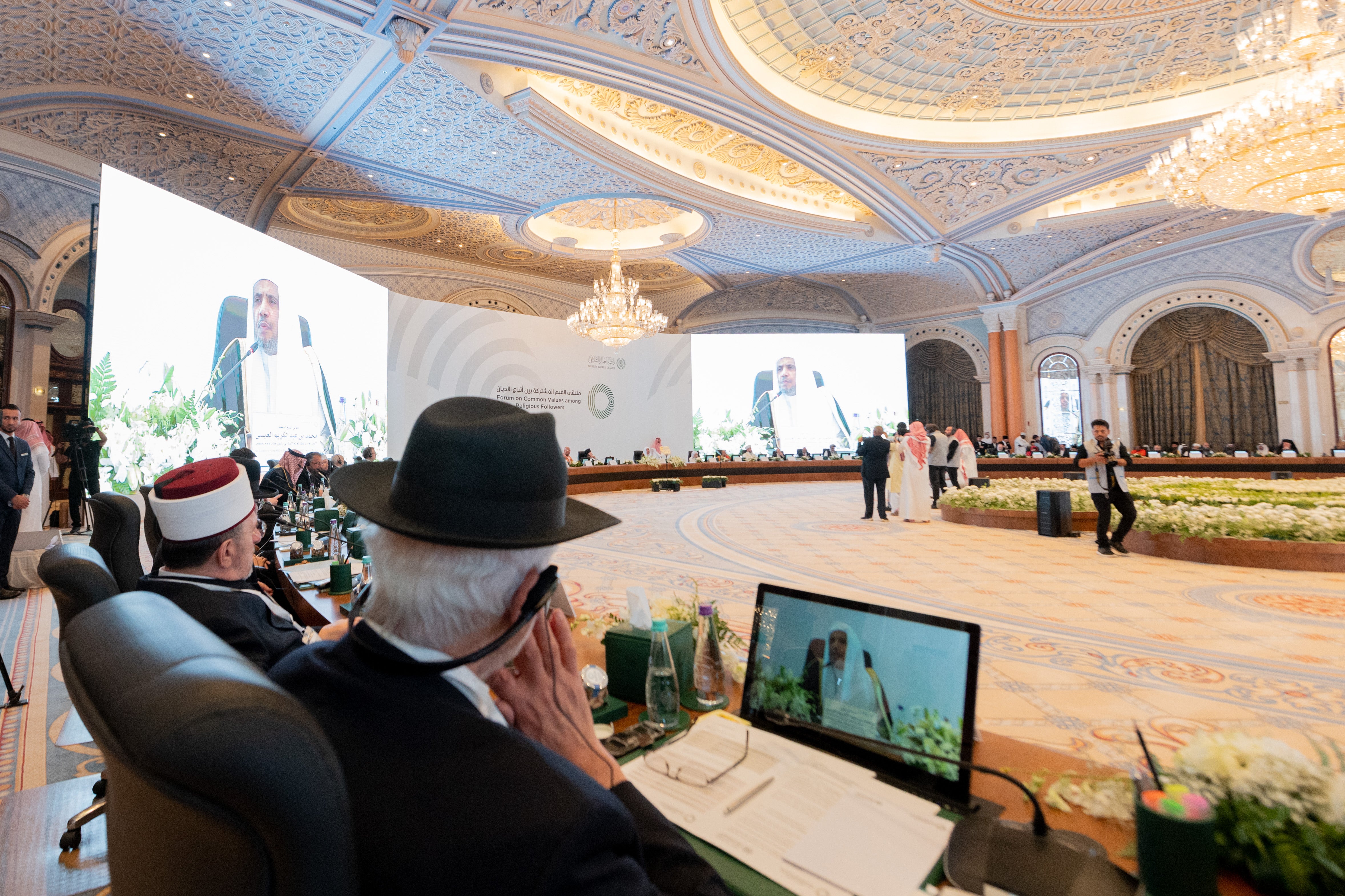 Muslim scholars, bishops, rabbis and Hindu leaders meet in Saudi Arabian religious conference