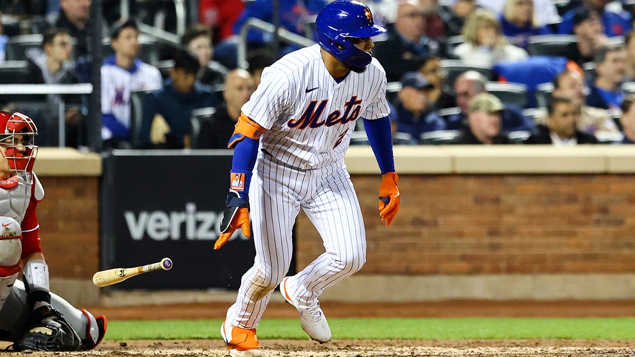 Dominic Smith, Jeff McNeil get 4 hits each as Mets beat Phillies