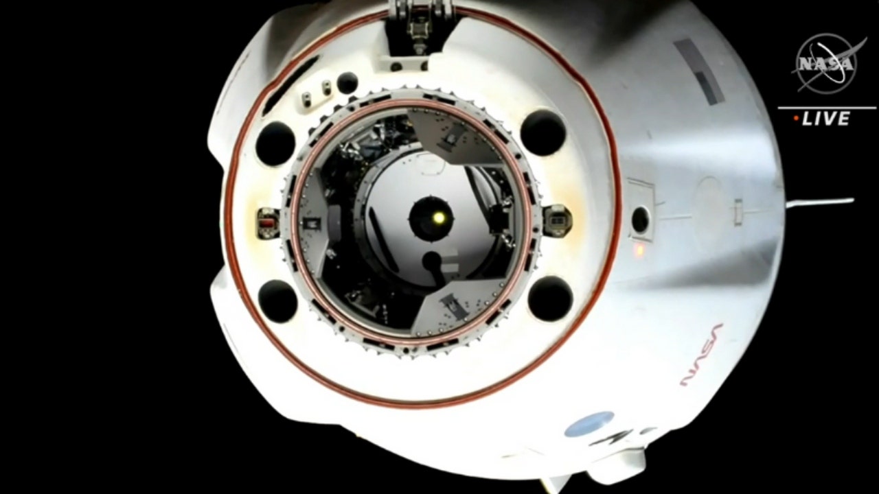 Le SpaceX Crew-3 de la NASA se désamarre de la station spatiale
