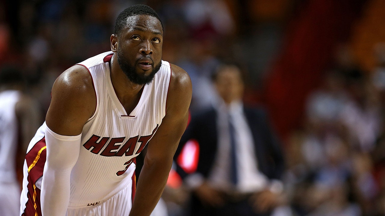 Dwyane Wade Can't Believe Insane Coincidence Surrounding Lakers