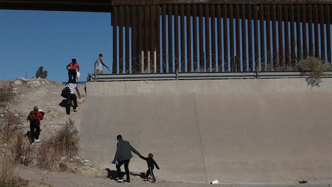 El Paso, Texas planning emergency declaration to deal with border crisis: report