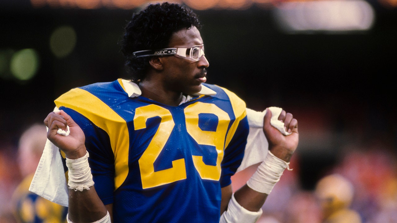 Eric Dickerson  Eric dickerson, Nfl football players, Football images