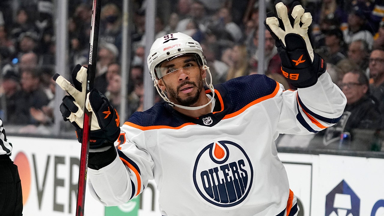 Oilers top Kings 3-2 with two points from McDavid