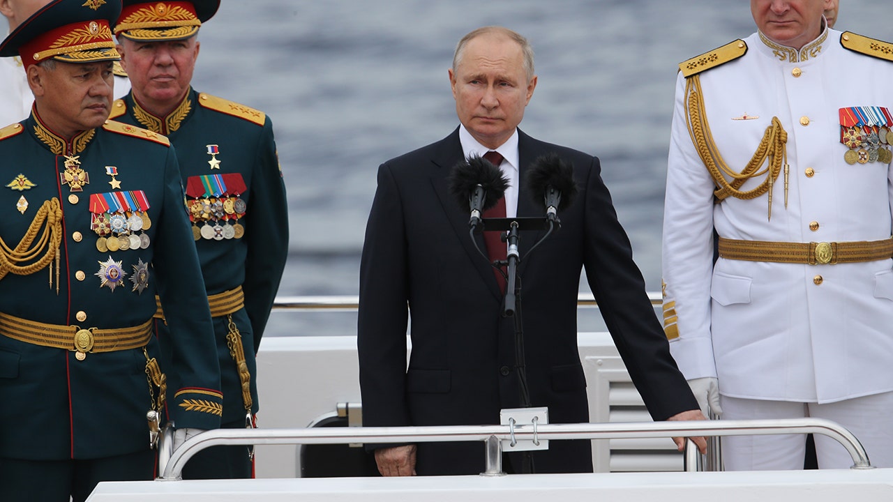 ‘Doomsday’: 푸틴은 핵을 주제로 한 제 2 차 세계 대전 퍼레이드로 서방을 저지하기를 희망합니다.