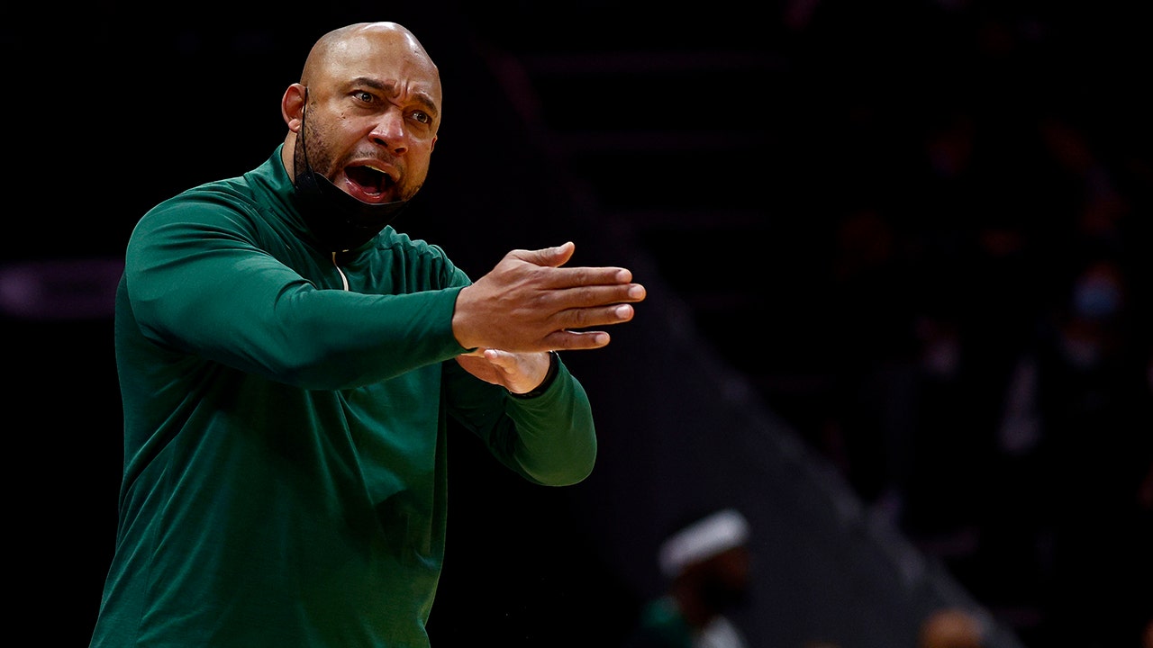 Lakers hire Bucks assistant Darvin Ham to be next head coach, LeBron James approves: Report