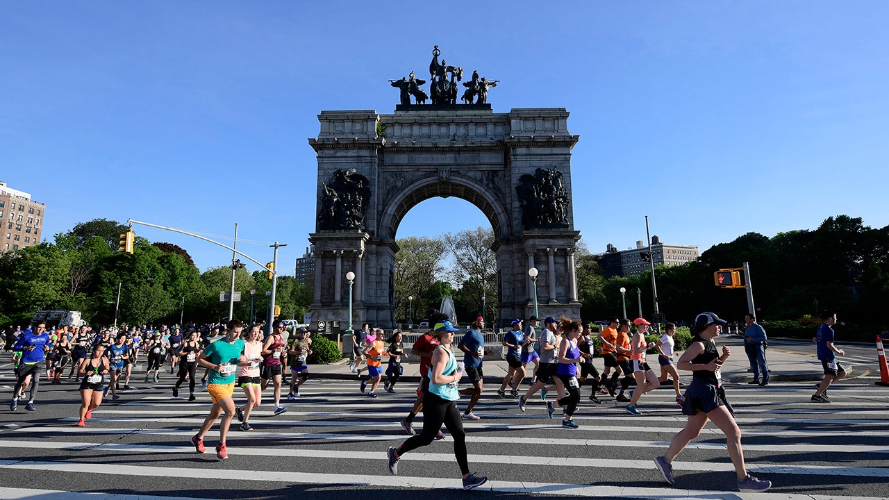 Vận động viên Brooklyn Half Marathon qua đời sau khi ngã gục ở vạch đích giữa điều kiện thời tiết khắc nghiệt