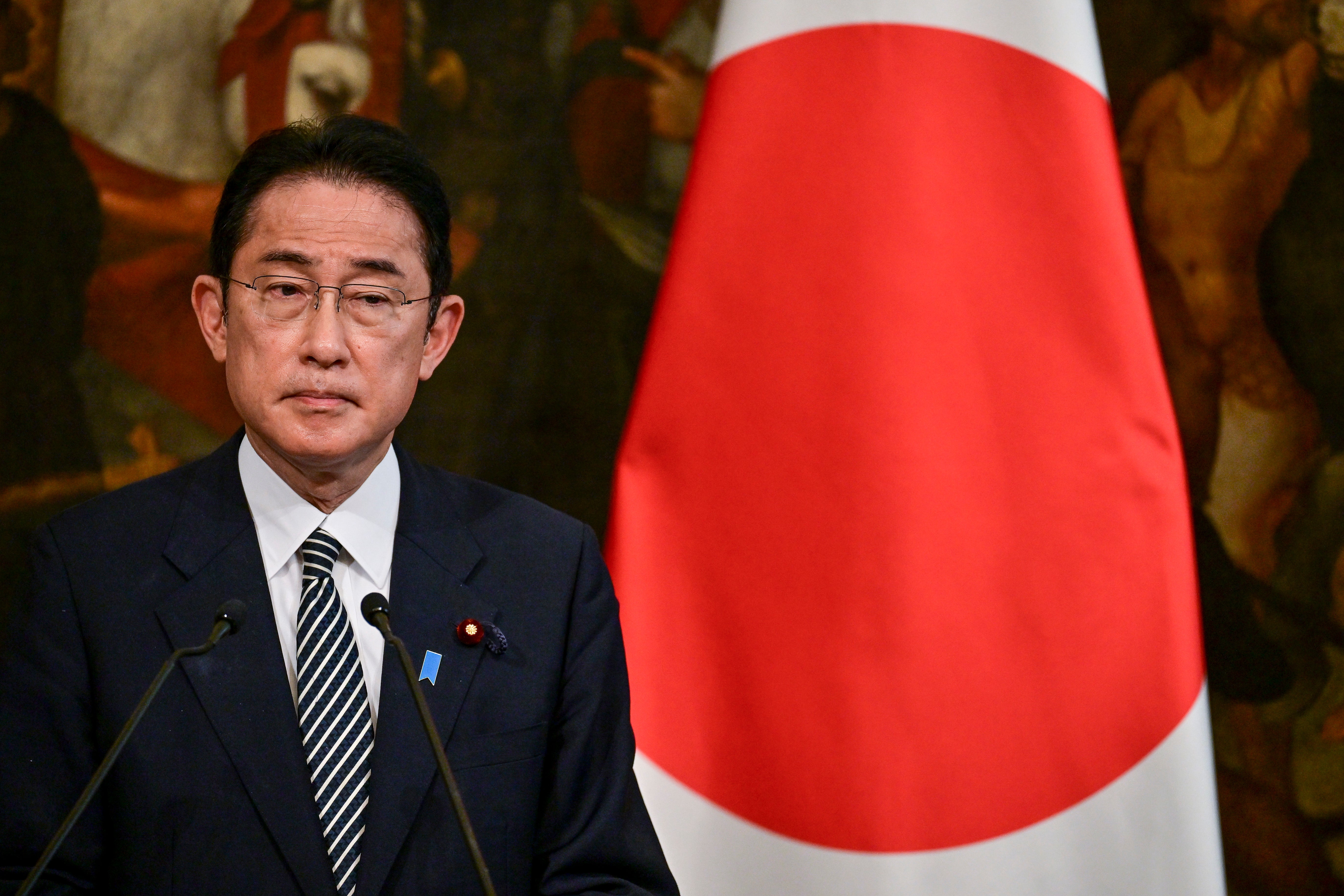 法王と日本の首相は、日本海での北朝鮮のミサイル発射後の核兵器について話し合う