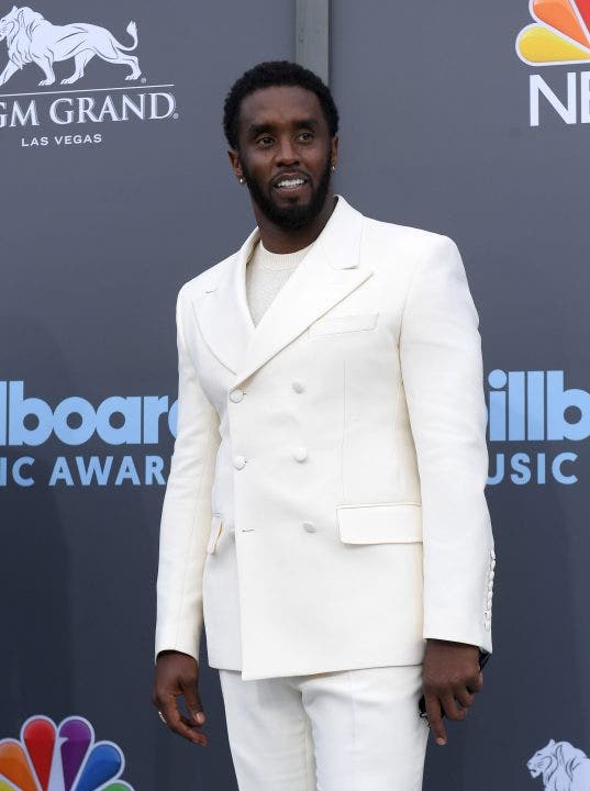 Billboard Music Awards 2022: the stars dazzle with red carpet fashion ...