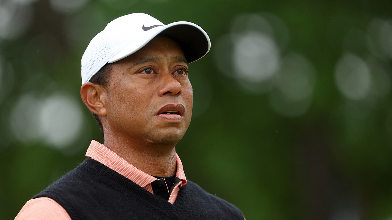 Tiger Woods struggles at the PGA Championship