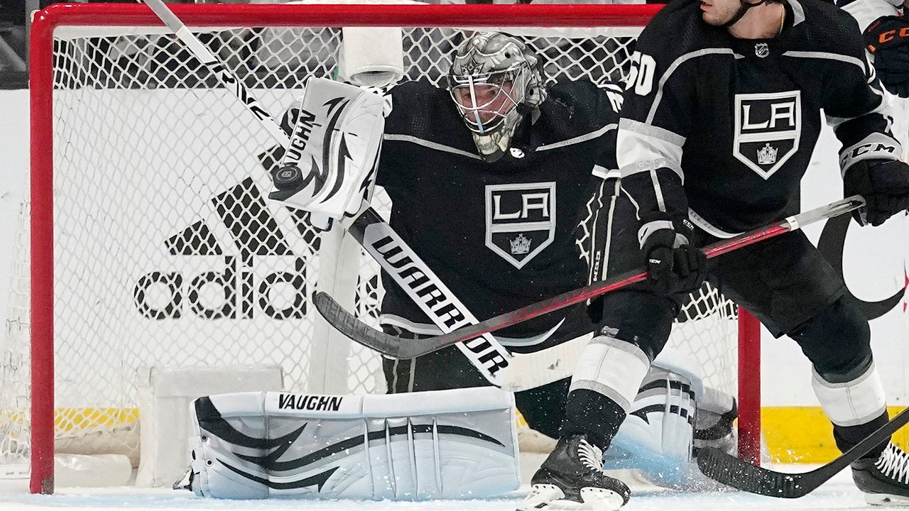 Kings overthrows the Oilers in Game 4, series even