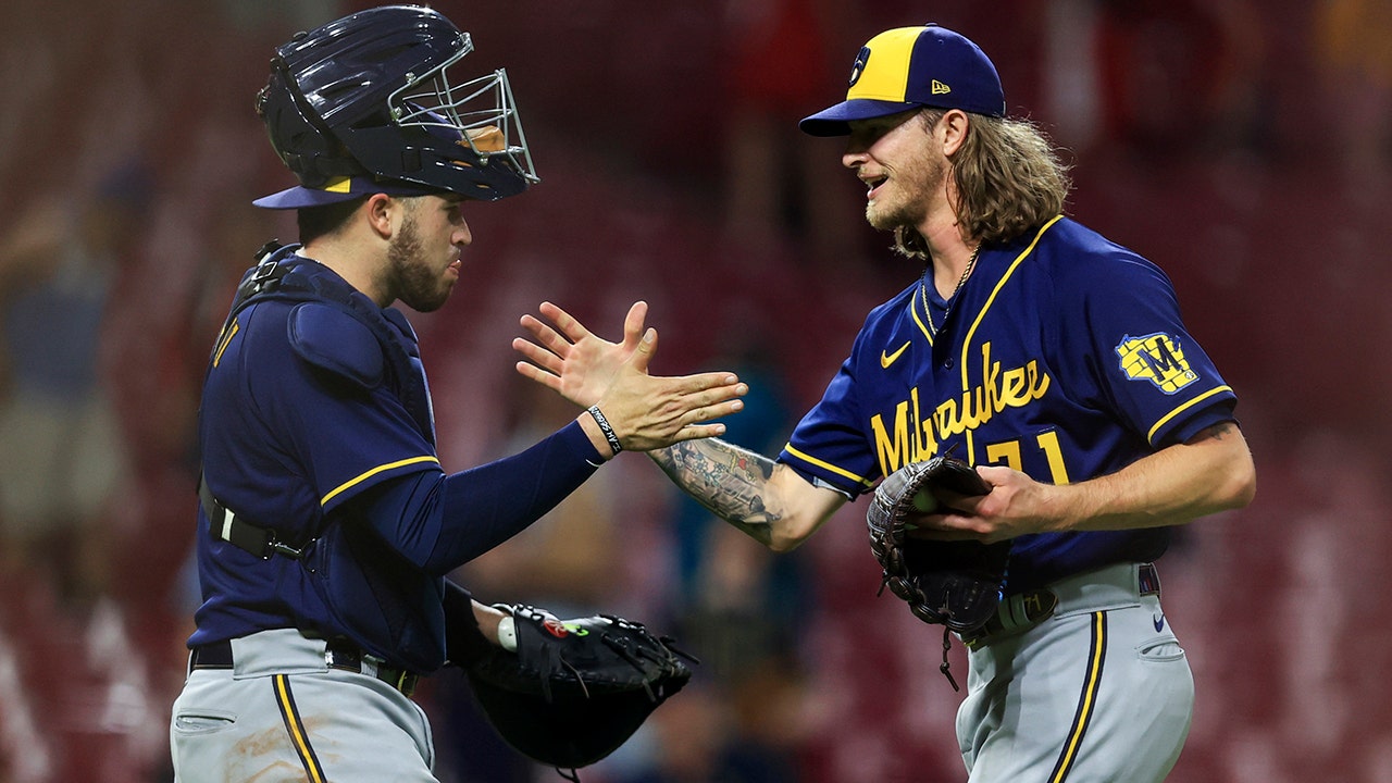 Brewers' Josh Hader strikes out 8 Reds in 2 2/3 innings