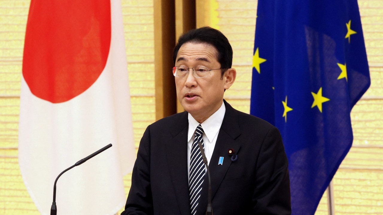 Japan's PM suggests country build new nuclear power plants