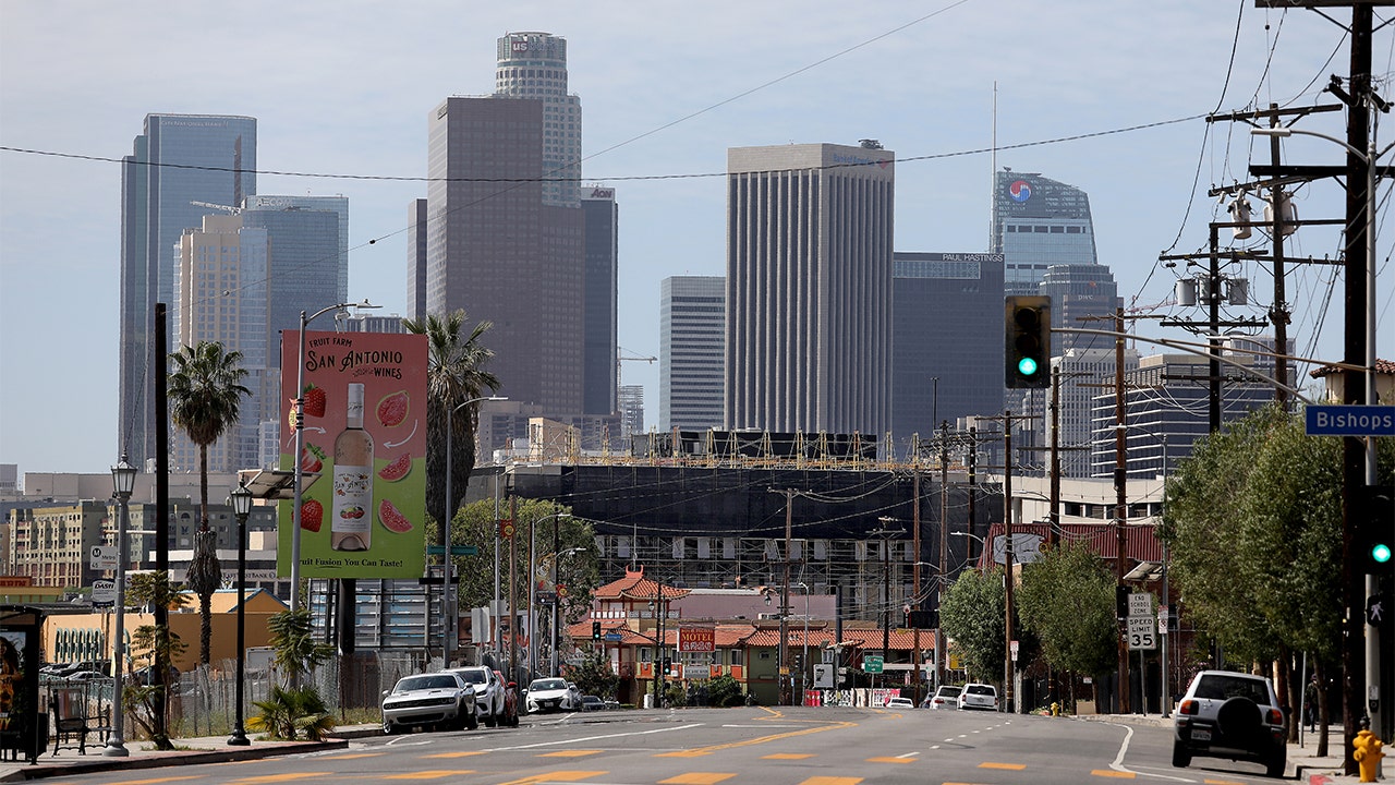 Zdravotníci okresu Los Angeles žádají obyvatele, aby si před oslavou Dne matek nechali udělat testy na COVID