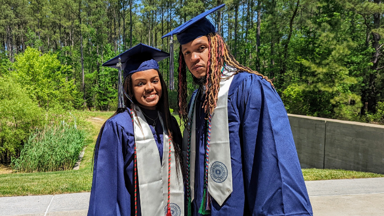 Virginia Dad, A Veteran, Graduates From College Alongside His Daughter ...