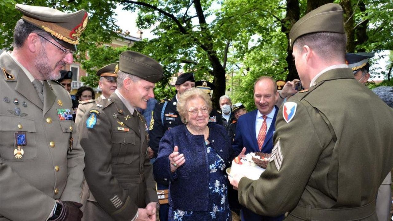 US Army Garrison soldiers 'return' Italian woman’s birthday cake 77 years later