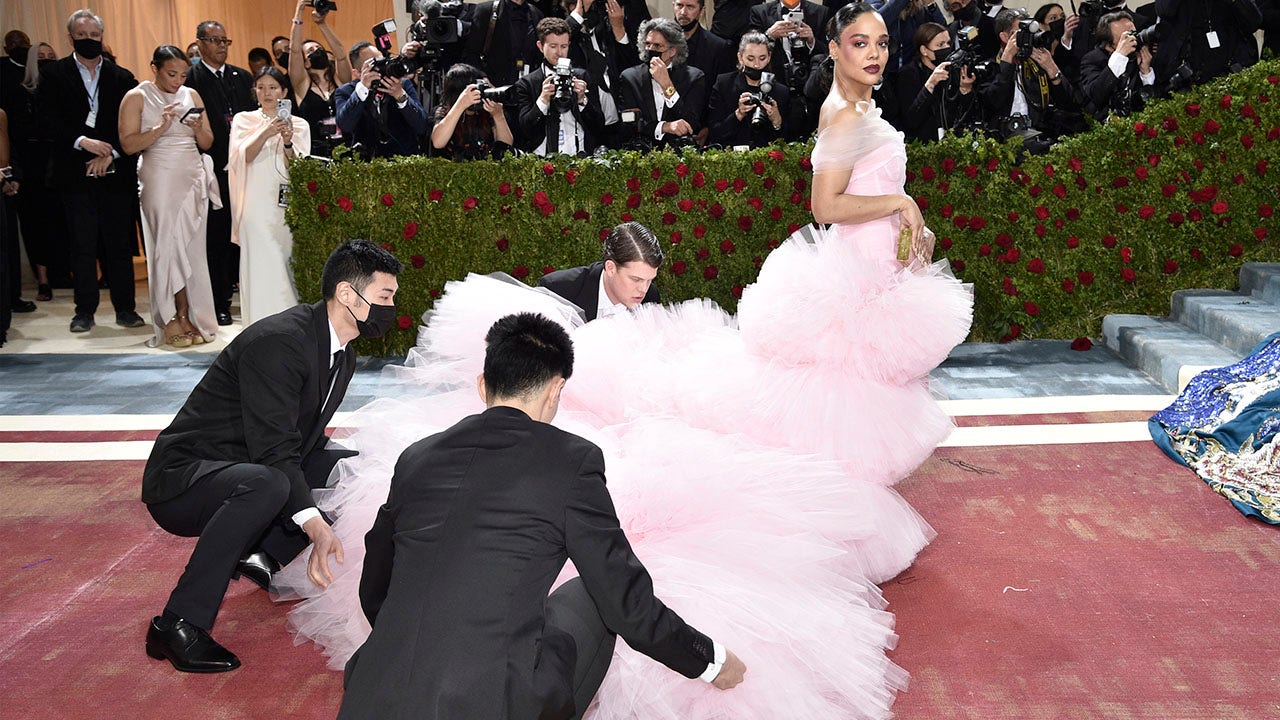 A look inside the Met Gala: Glitter, glamour and 275,000 pink roses