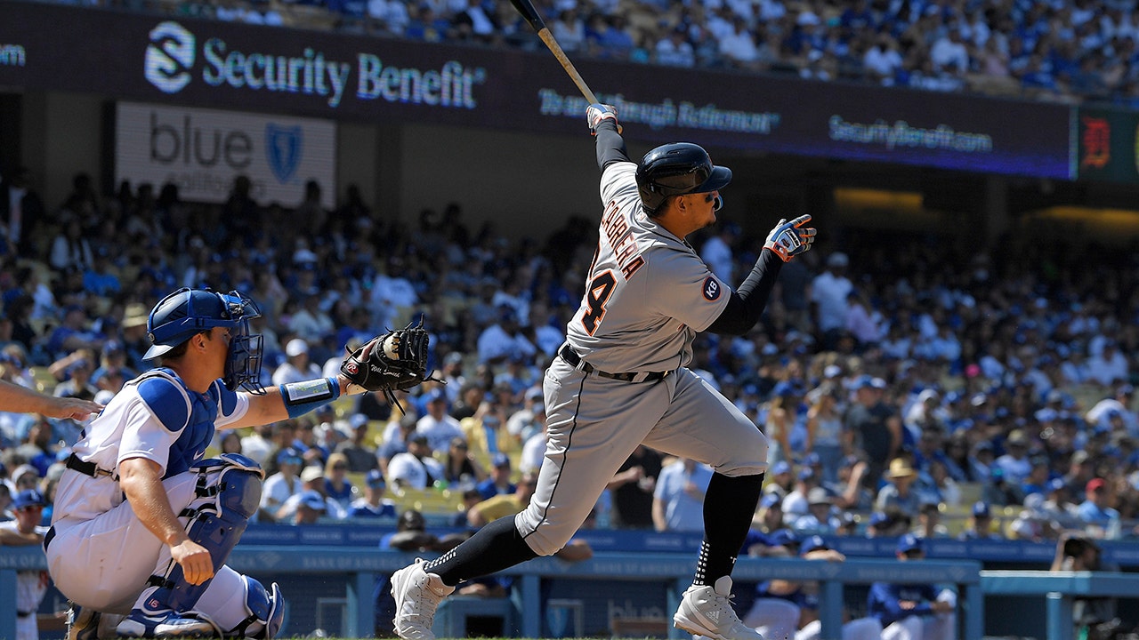 Dodgers' Tommy Kahnle returns from long rehab with a scoreless