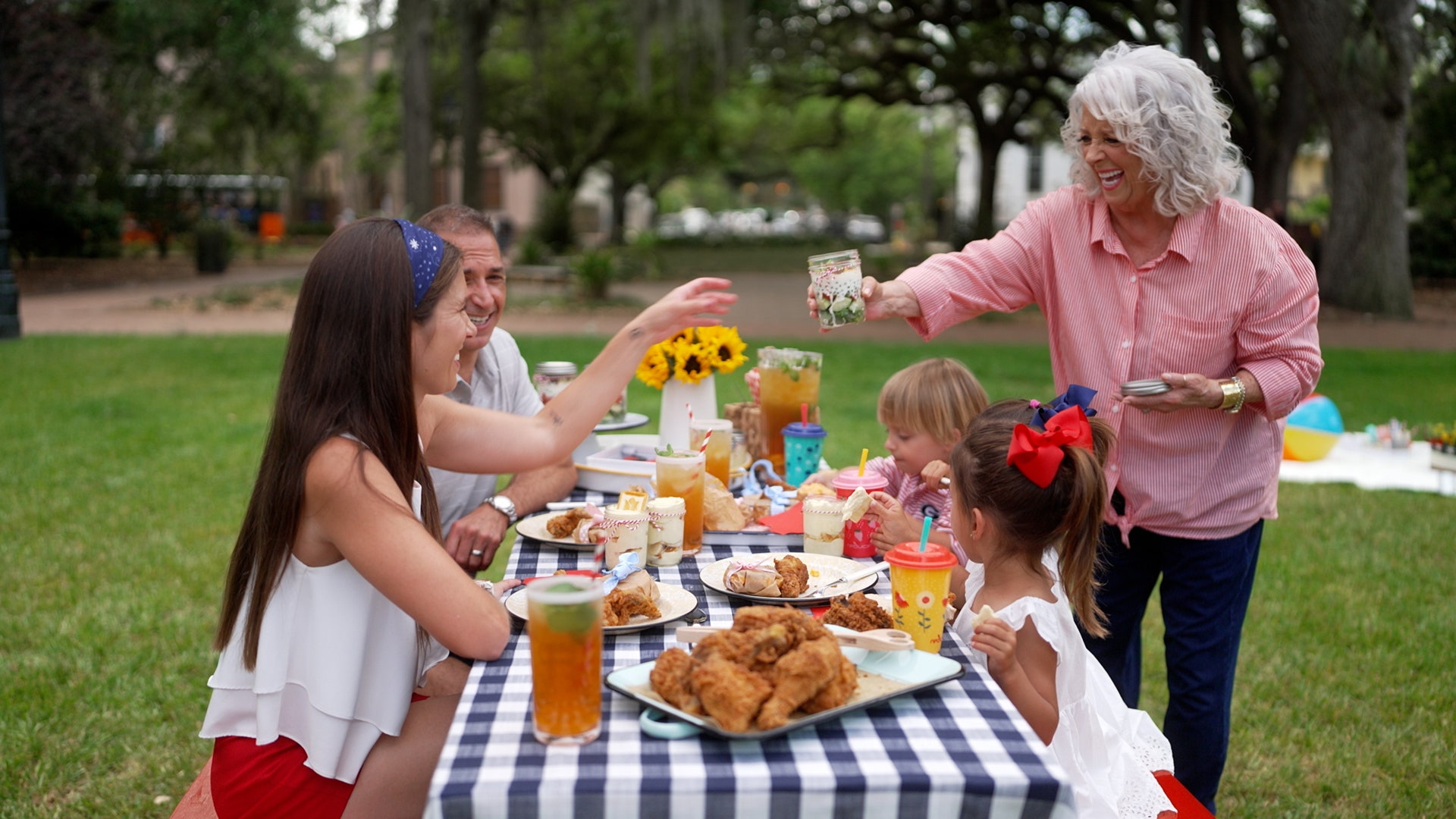 Paula Deen salutes Memorial Day with a southern-style picnic
