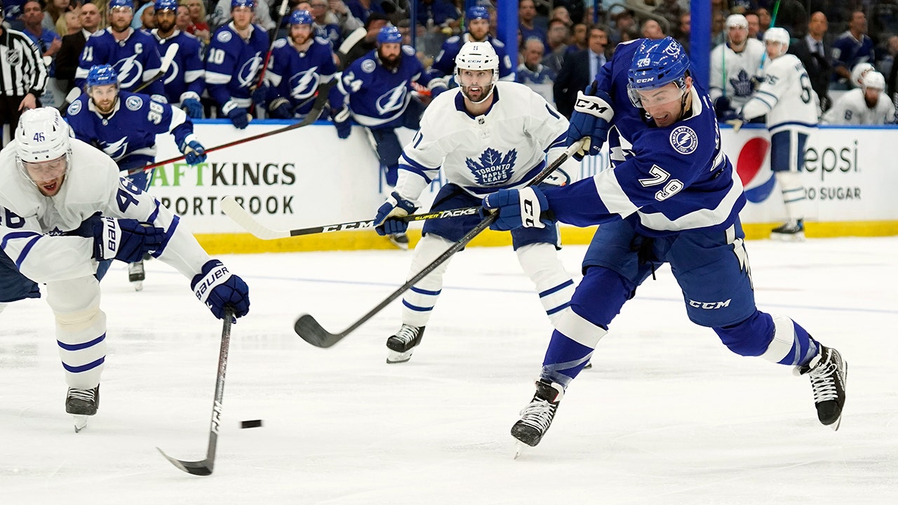 Lightning strike early, beating the Maple Leafs to straight series