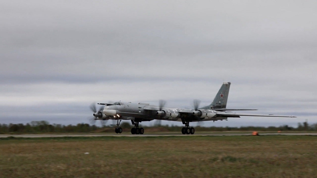 Rusland en China lanceren nucleaire bommenwerpers tijdens gezamenlijke militaire oefeningen tijdens het bezoek van Biden aan Japan