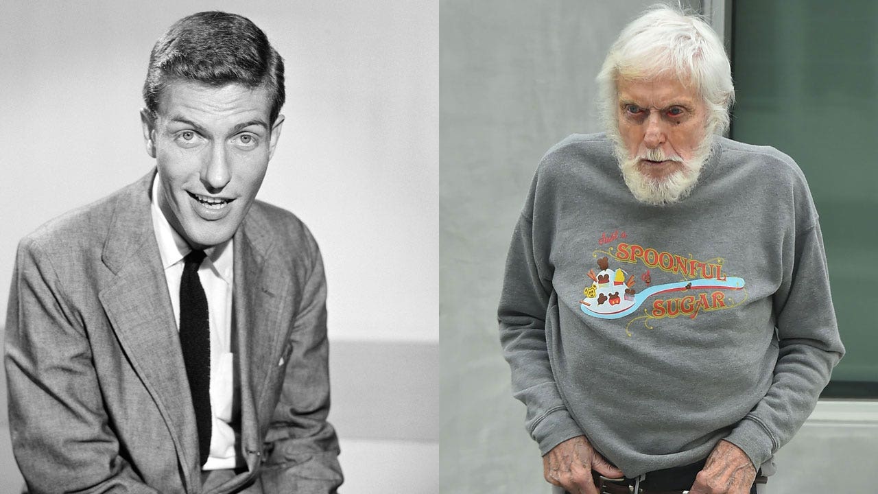 97 Year Old Dick Van Dyke Puts People In A Holiday Mood By Giving Them Money For The Holidays