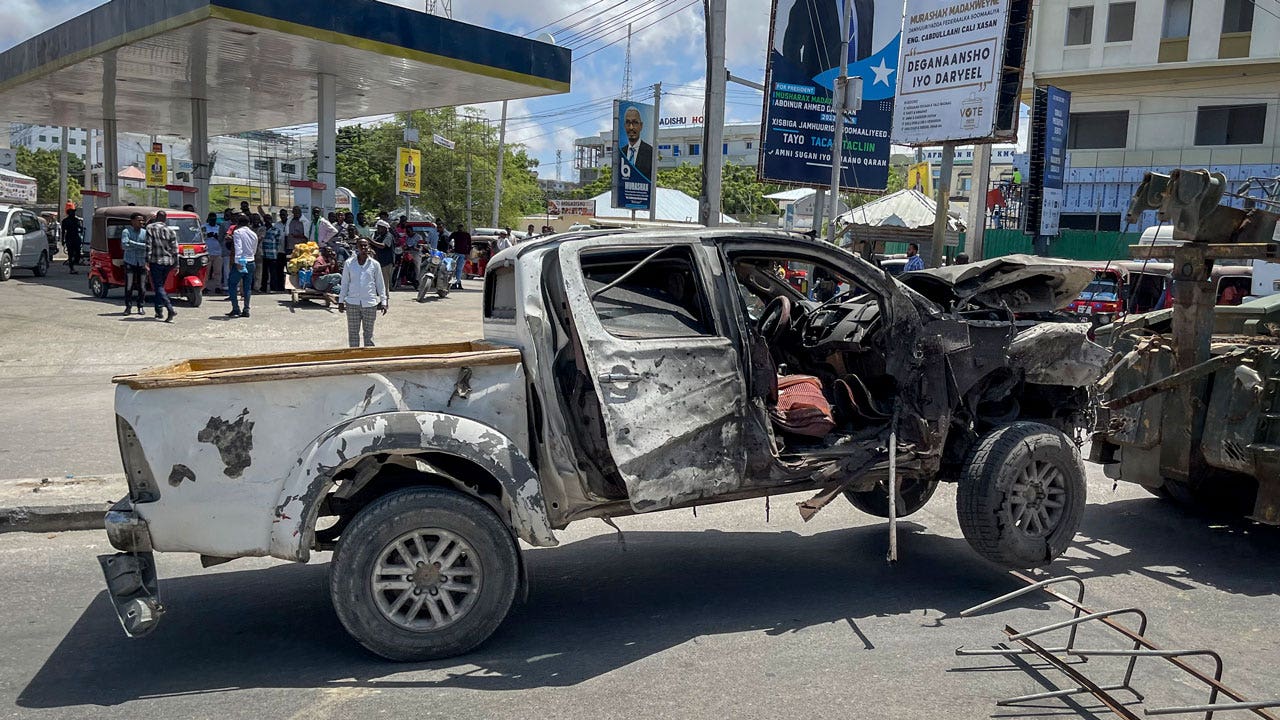 Police: 4 killed in Somalia blast ahead of presidential vote