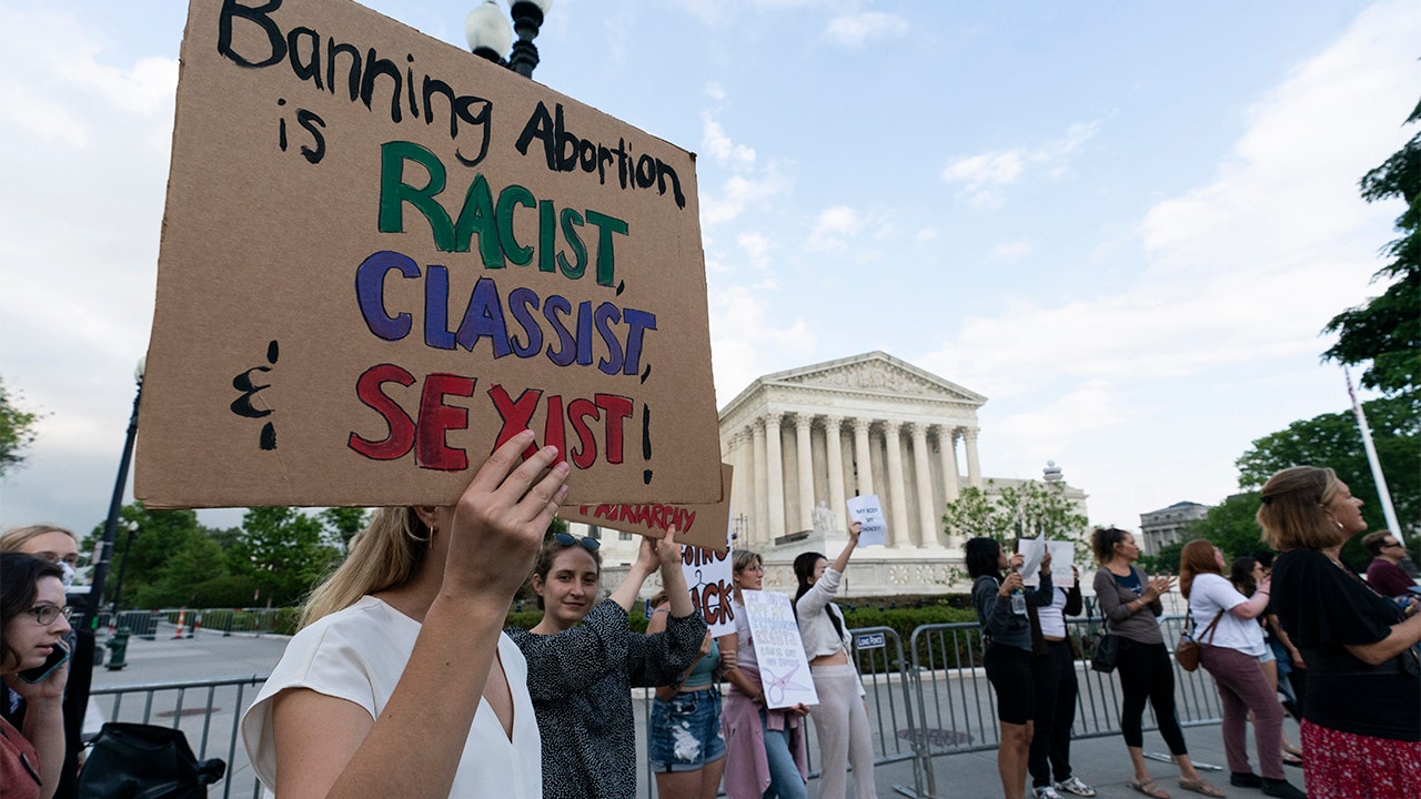 White House encourages 'peaceful protests,' won't tell abortion activists to avoid SCOTUS justices' homes