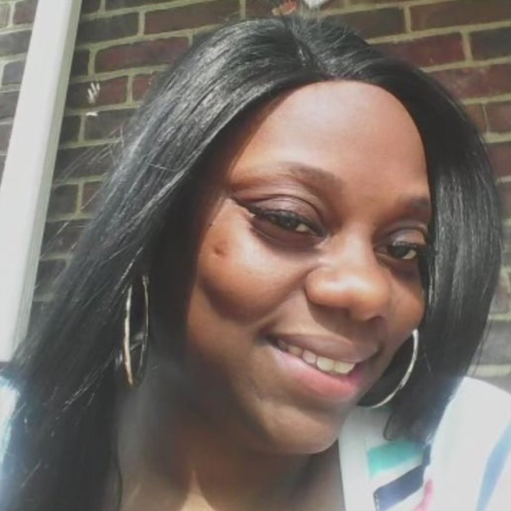 Detroit woman shot at her own kitchen table by drive by shooter dies in sister's arms