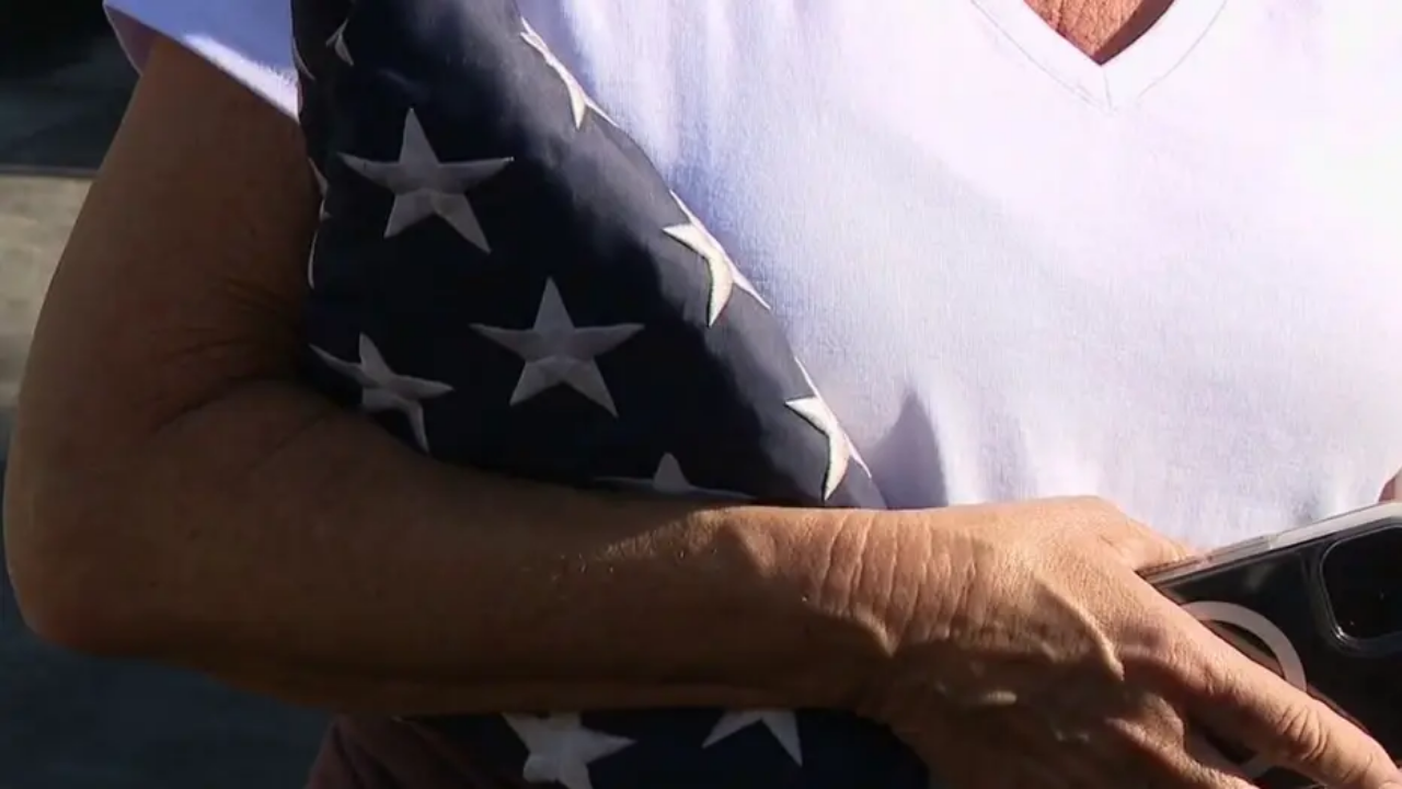 California family thanks firefighters who saved American flag from their home before it was destroyed