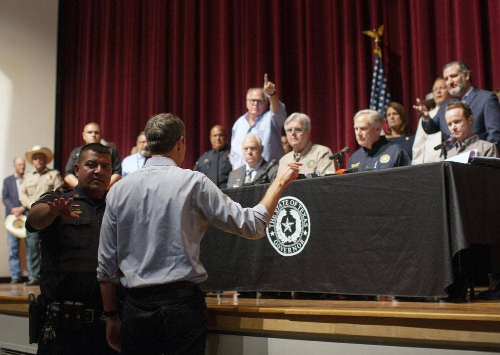 Beto O'Rourke's interruption of Texas shooting news conference wins liberal media praise: 'I appreciated it'