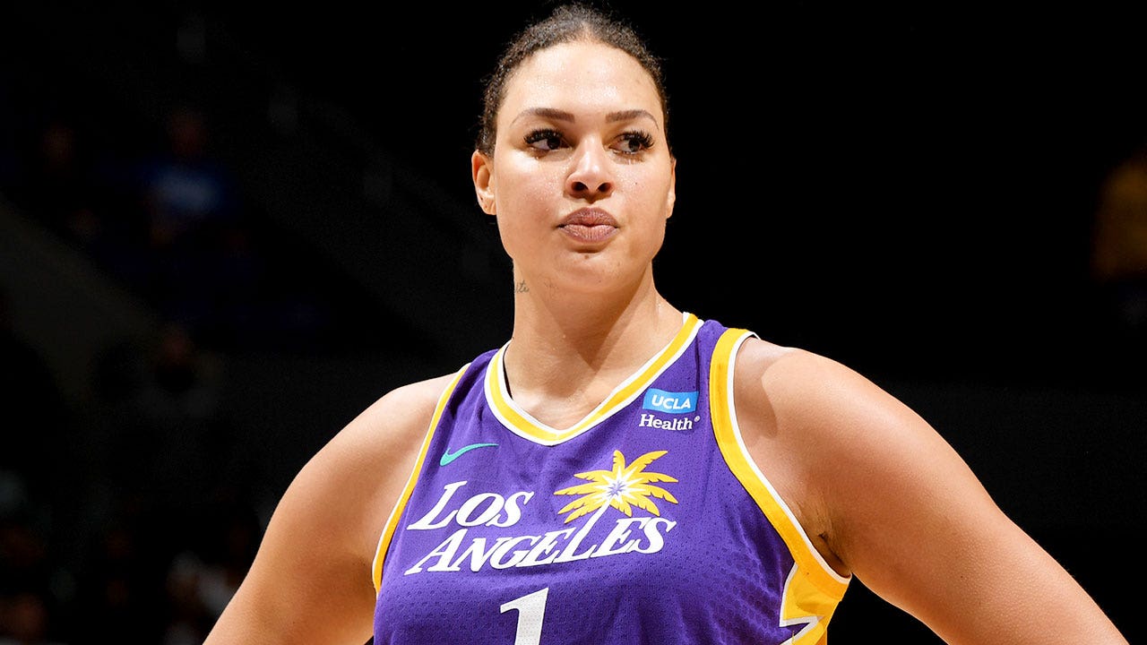 Liz Cambage Leaves Los Angeles Sparks, Could Mark End of WNBA Career
