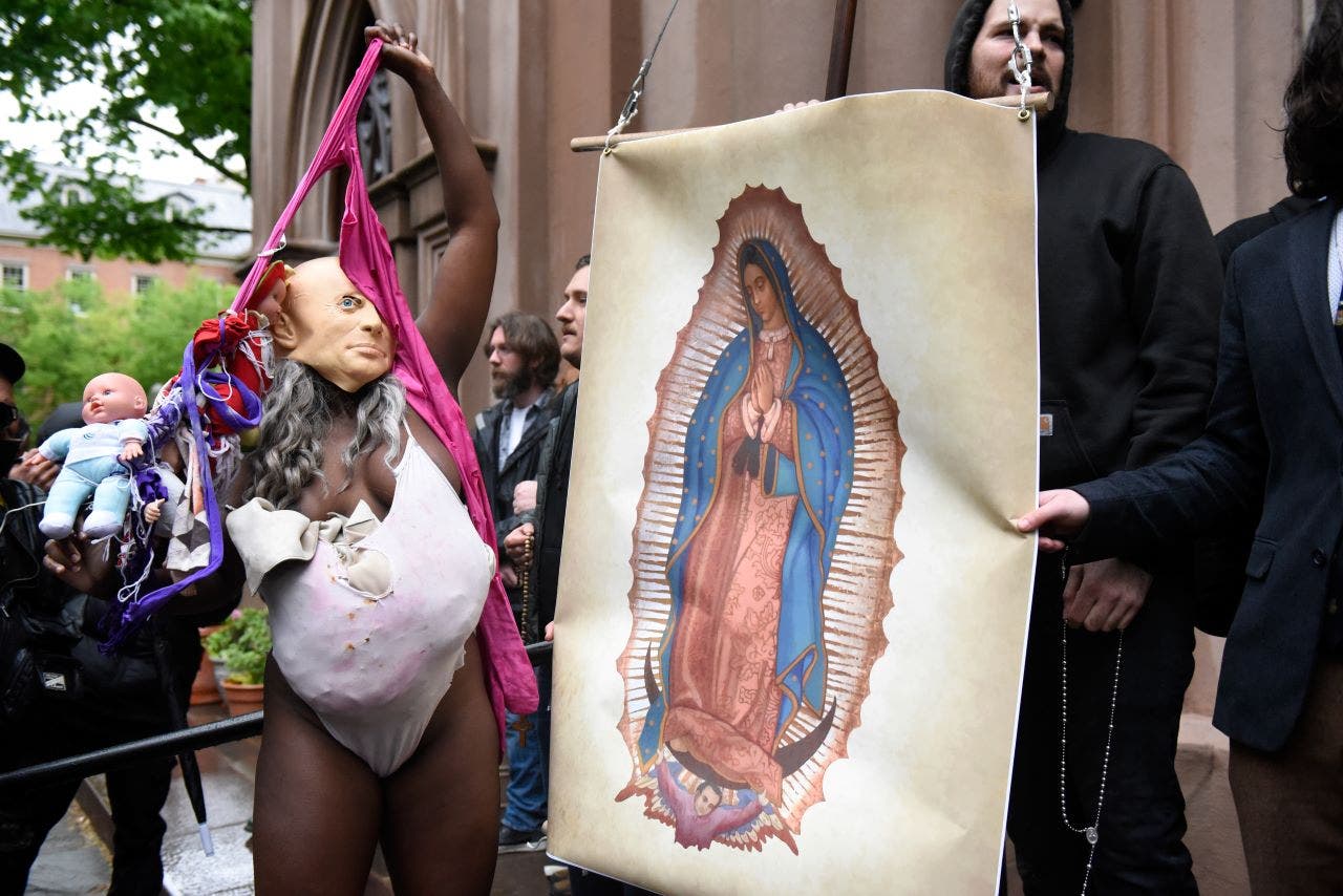 NYC church swarmed by pro-abortion protesters: 'I'm killing the babies'