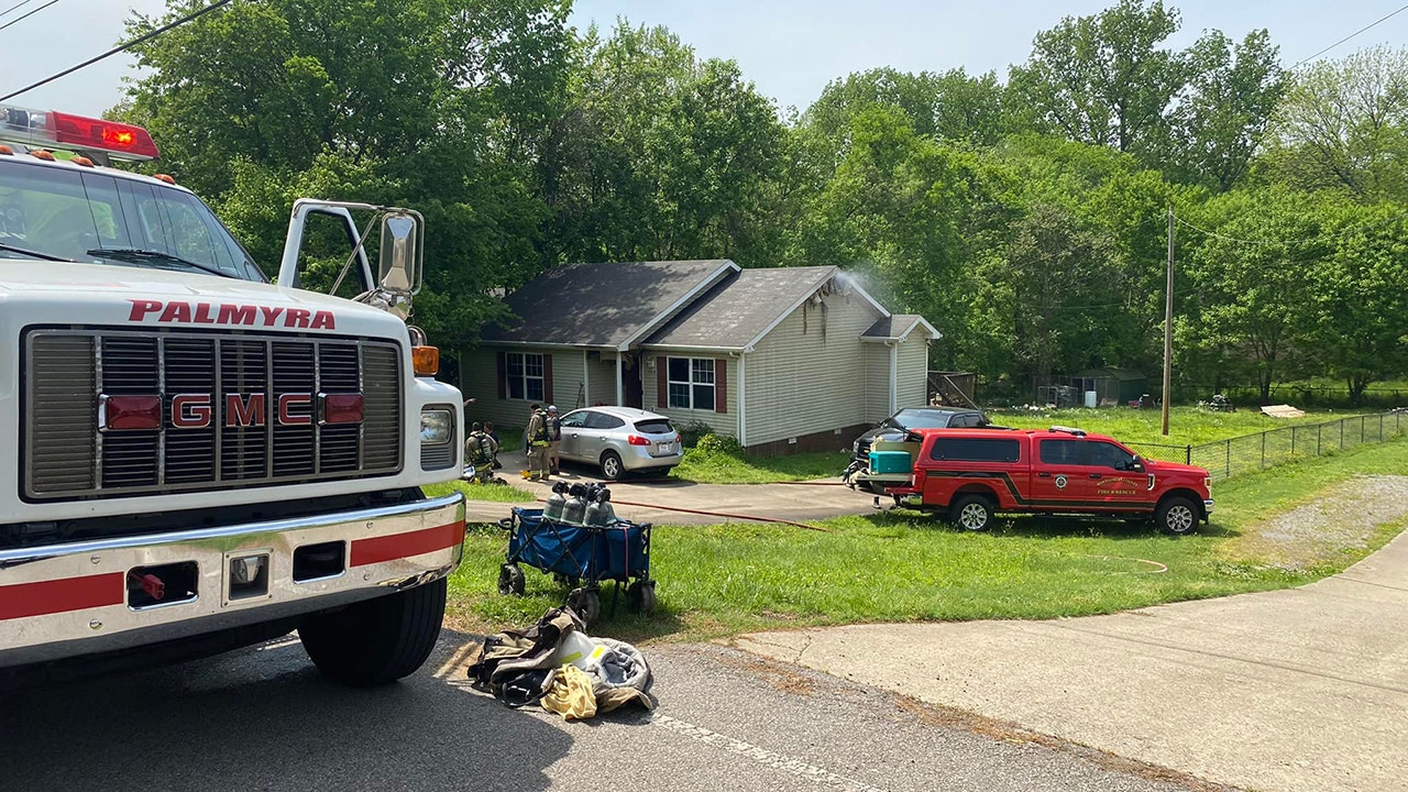 Two Tennessee deputies hospitalized after saving children from house fire: 'God is good'
