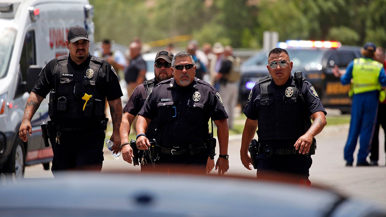 Texas mass shooting: FBI profiler says mass shooters show 'risk factors,' calls police delay 'concerning'