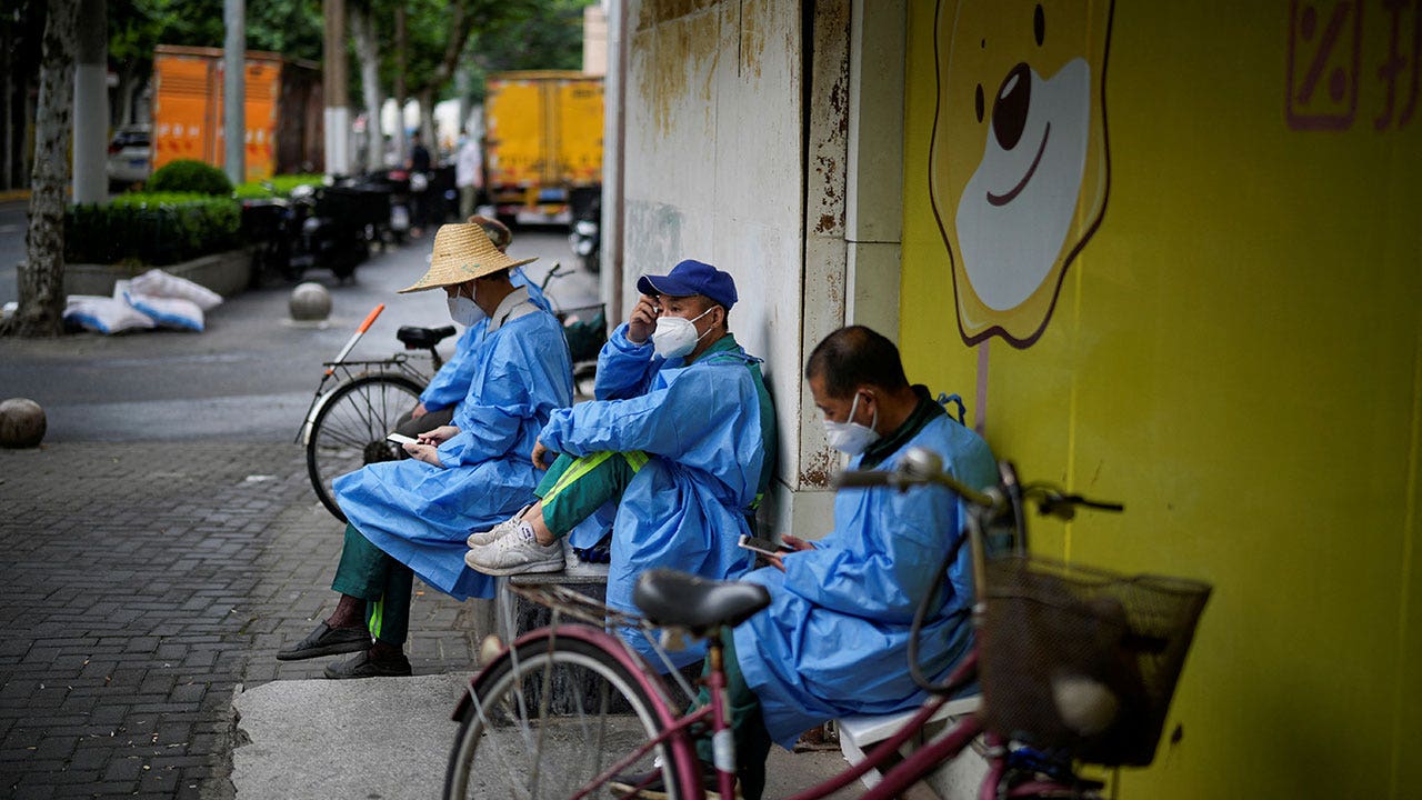 Shanghai to Lift ‘Unreasonable’ Coronavirus Curbs on Firms, Beijing Eases Restrictions