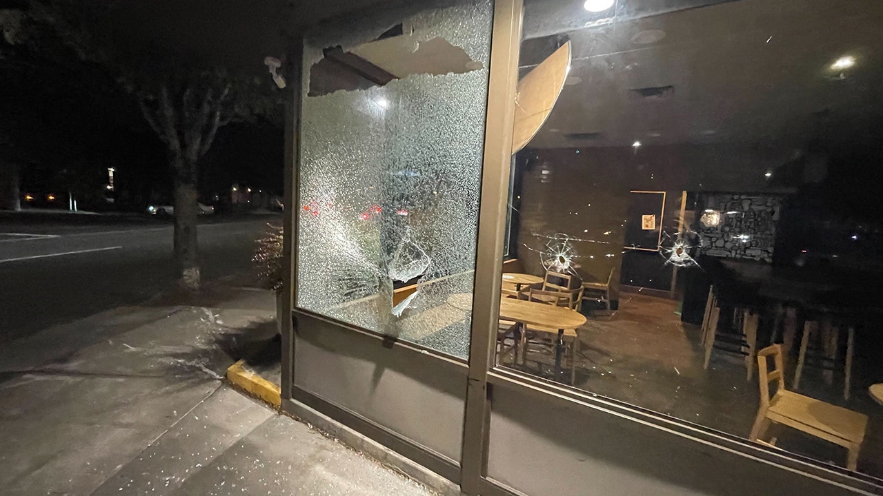 Rioters in downtown Portland graffiti, smash windows following Supreme Court abortion case: 'Death to SCOTUS'