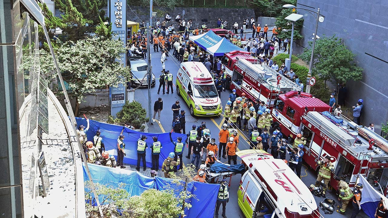 Gaisras Pietų Korėjoje: per gaisrą, kilusį dėl įtariamo padegimo, žuvo mažiausiai 7 žmonės ir dešimtys buvo sužeisti