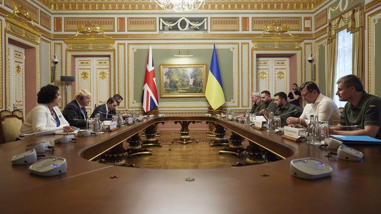 Ukrainians sign petition to give citizenship, PM role to UK's Johnson