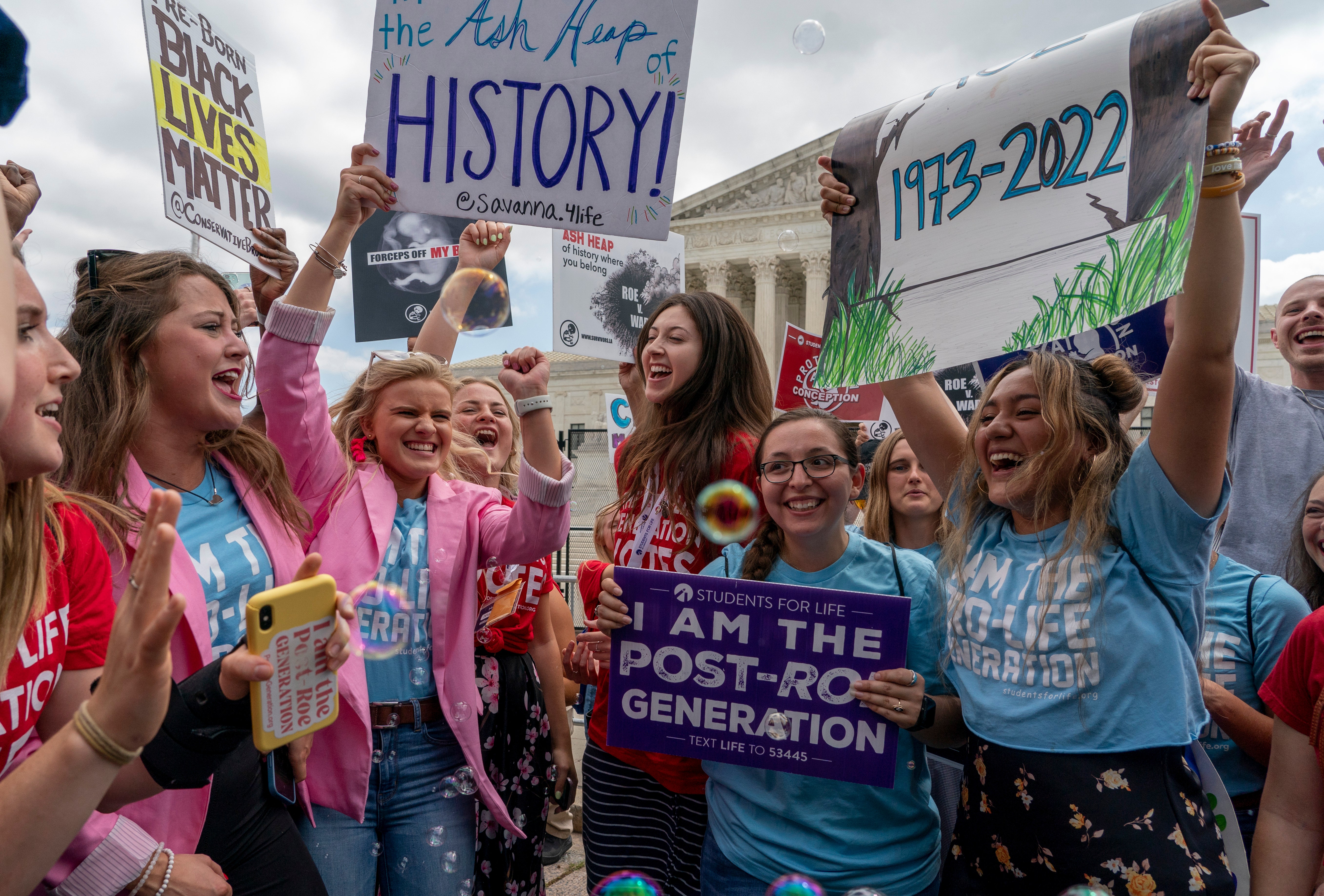 Roe v. Wade ruling shows ‘new era’ of ‘activist’ Supreme Court that favors right-wing, says ABC's Terry Moran