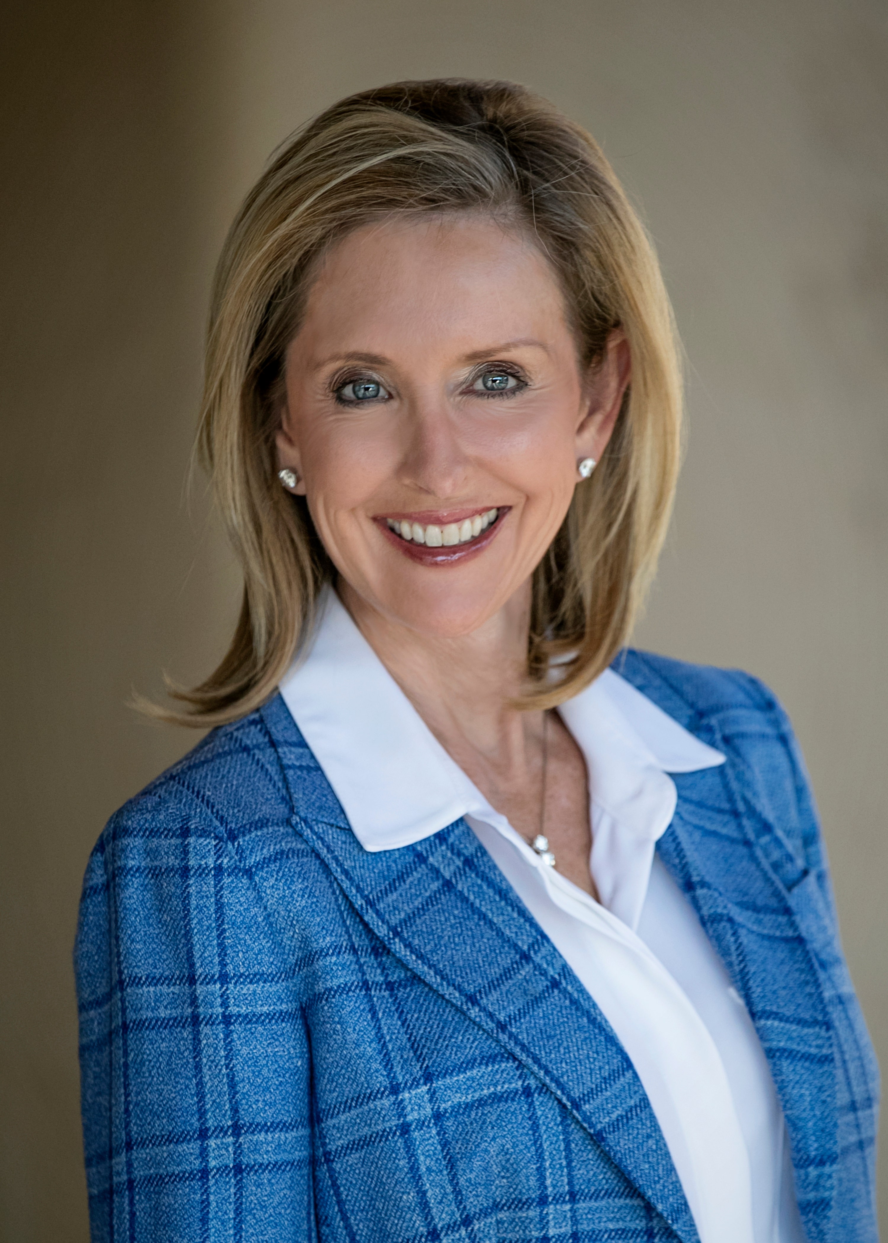 Republican Arizona governor candidate Karrin Taylor Robson backed by Salmon