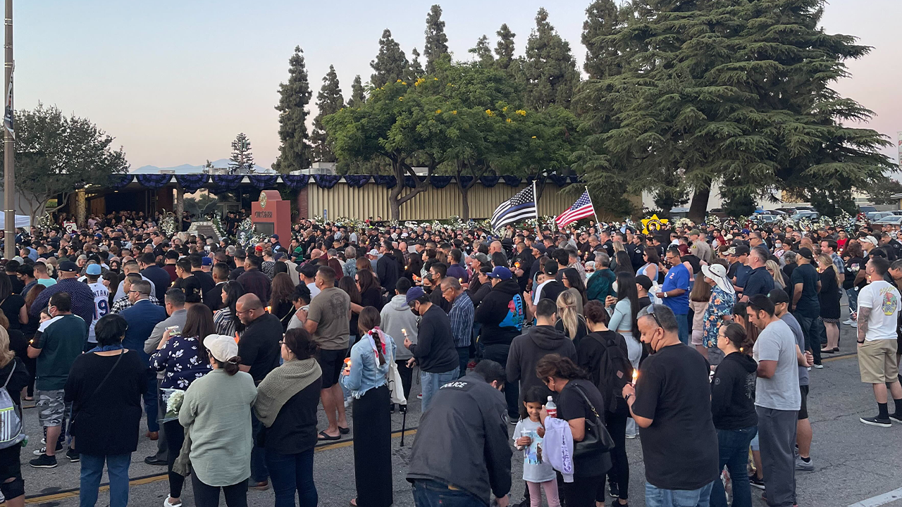 Hundreds Gather For Vigil Remembering Two California Police Officers ...