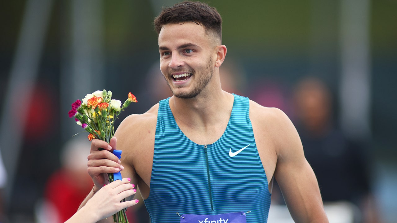 Devon Allen Smashes Penn Relays 110mH Record! 