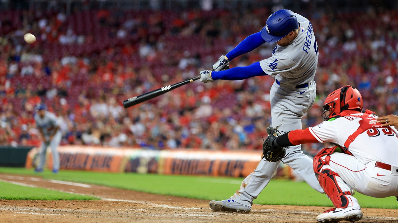 Dodgers beat Reds behind Freddie Freeman and Tony Gonsolin’s big games