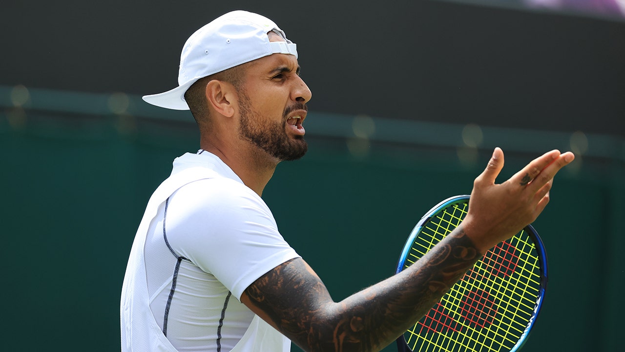 Wimbledon 2022: Nick Kyrgios spits in direction of heckling fan, lashes out at 'snitch' line judge