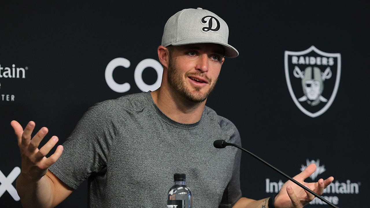 Derek Carr already being recruited by NFL players as he enters free agency