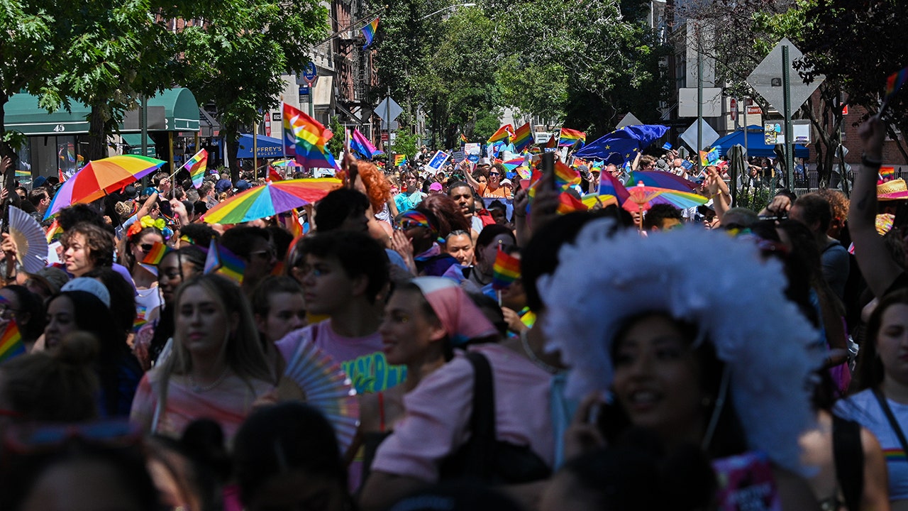 NYC, San Francisco Pride Parade crowds panic after confusing fireworks, fight for gunfire