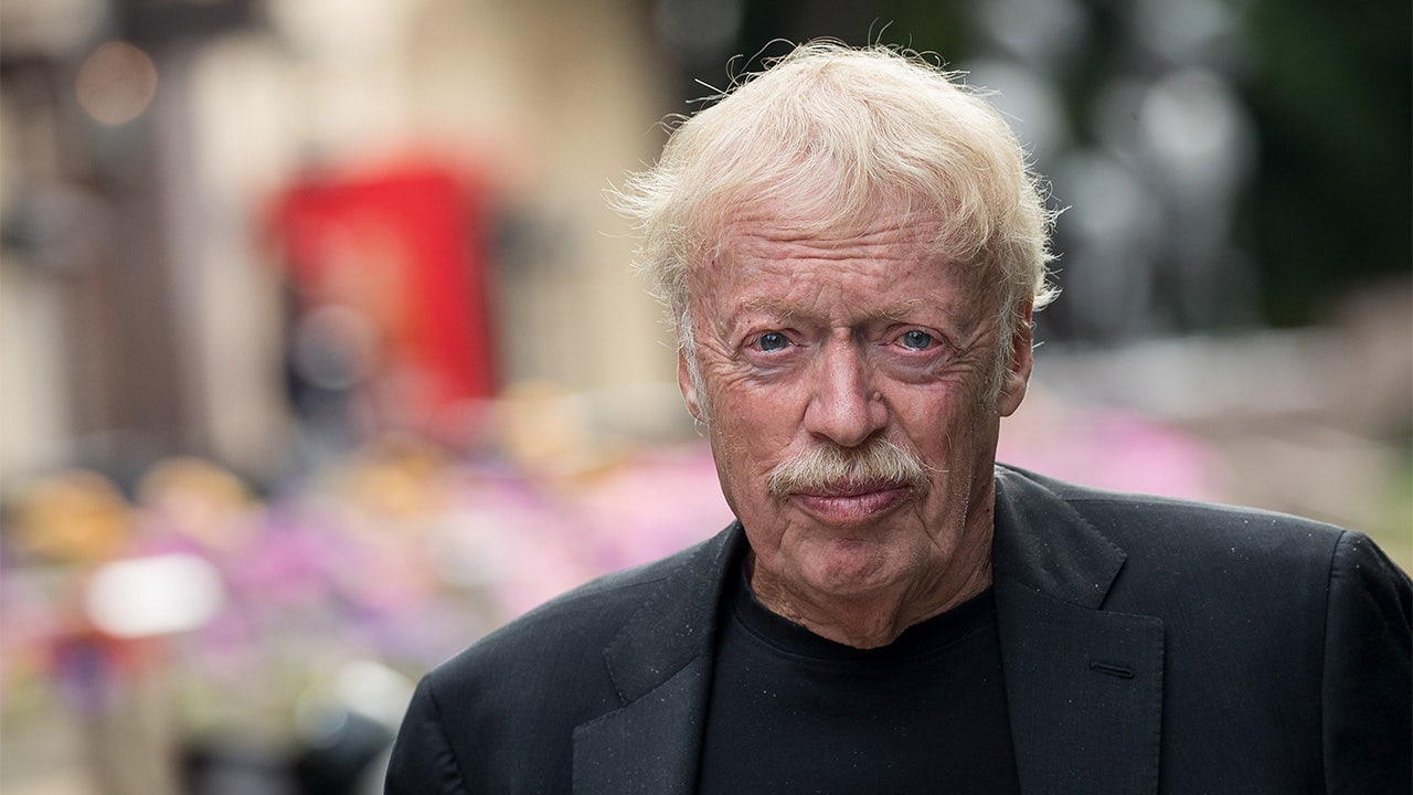 Phil Knight Of Nike Fame Dodgers Co Owner Make Bid To Buy Portland 