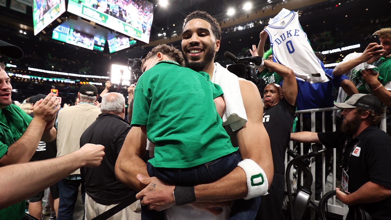 2022 NBA Finals: Jayson Tatum, Nelly share cool moment with Deuce