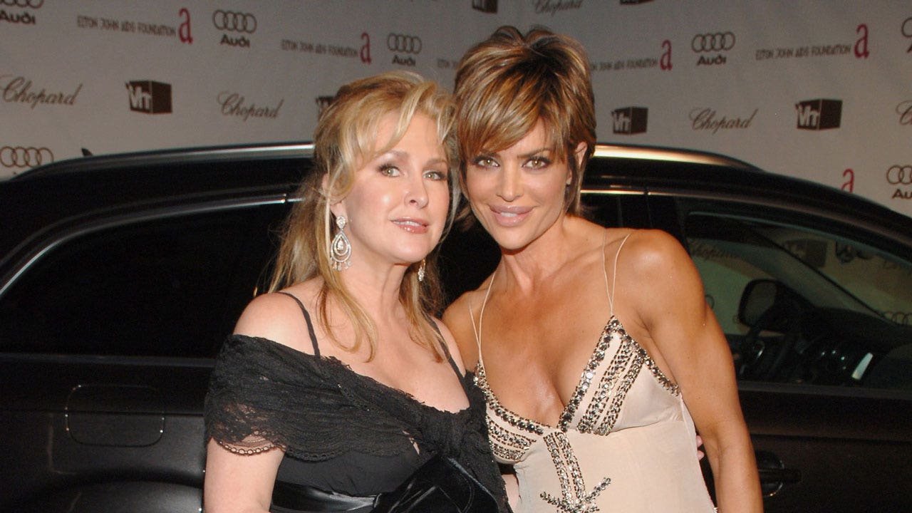 Lisa Rinna deletes Instagram story accusing Kathy Hilton of paying marketing manager to start feud
